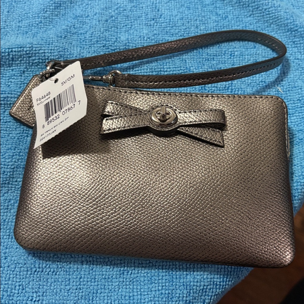Coach Silver wristlet with bow turnlock nwt - Picture 5 of 8